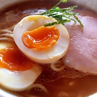 ハムと半熟味卵のっけ醤油ラーメン